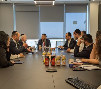 ביקור השר חיים ביטון במשרד המכון